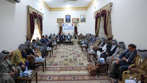 السوداني خلال زيارته لمضيف عشيرة البركات بالمثنى (الخليج)