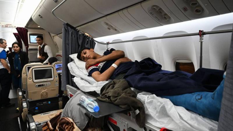 وصول الدفعة الـ17 من الأطفال الجرحى ومرضى السرطان الفلسطينيين إلى أبوظبي لتلقي العلاج