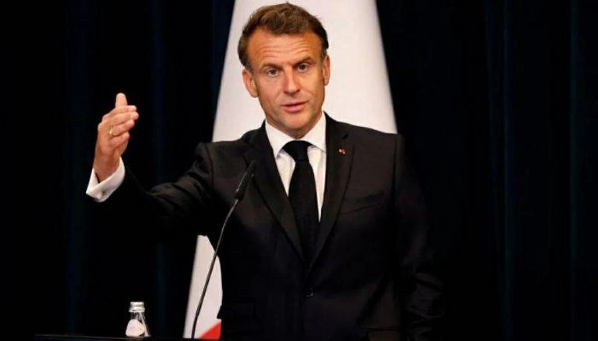 113-123304-macron-image-france-visit-asia_700x400