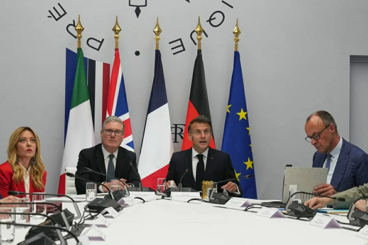 From left, Italian Premier Giorgia Meloni, Britain's Prime Minister Keir Starmer, France's President Emmanuel Macron and German Chancellor Friedrich Merz attend an international summit to push forward efforts to reopen the Strait of Hormuz, at the Elysee Palace, in Paris, France, Friday, April 17, 2026. (AP Photo/Michel Euler, Pool)