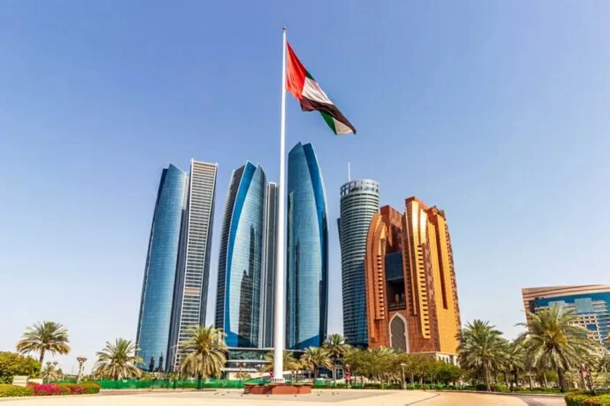 "فيتش": الإمارات تحافظ على متانة ماليتها رغم حرب إيران