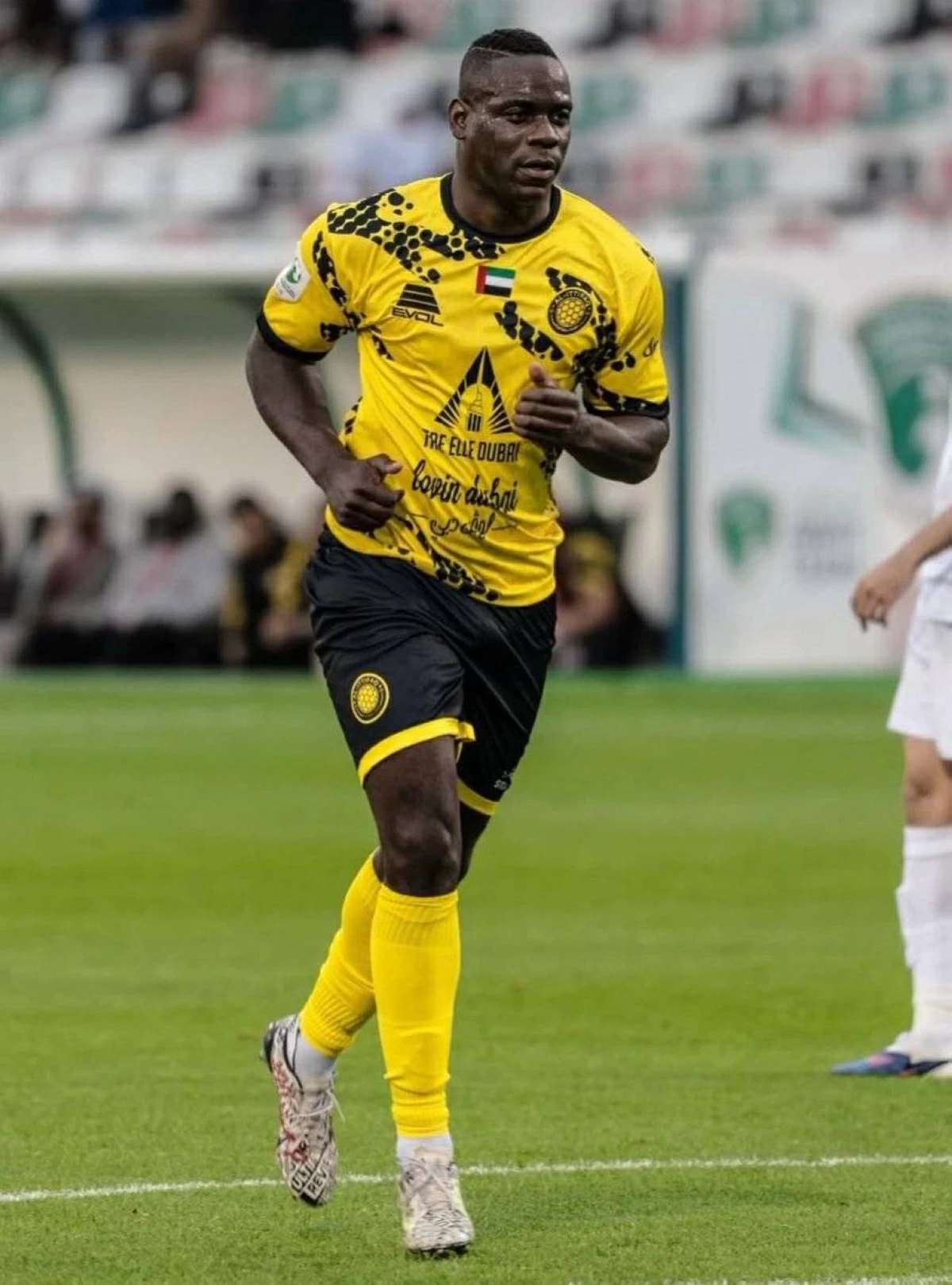 بالوتيلي  نجم الاتفاق