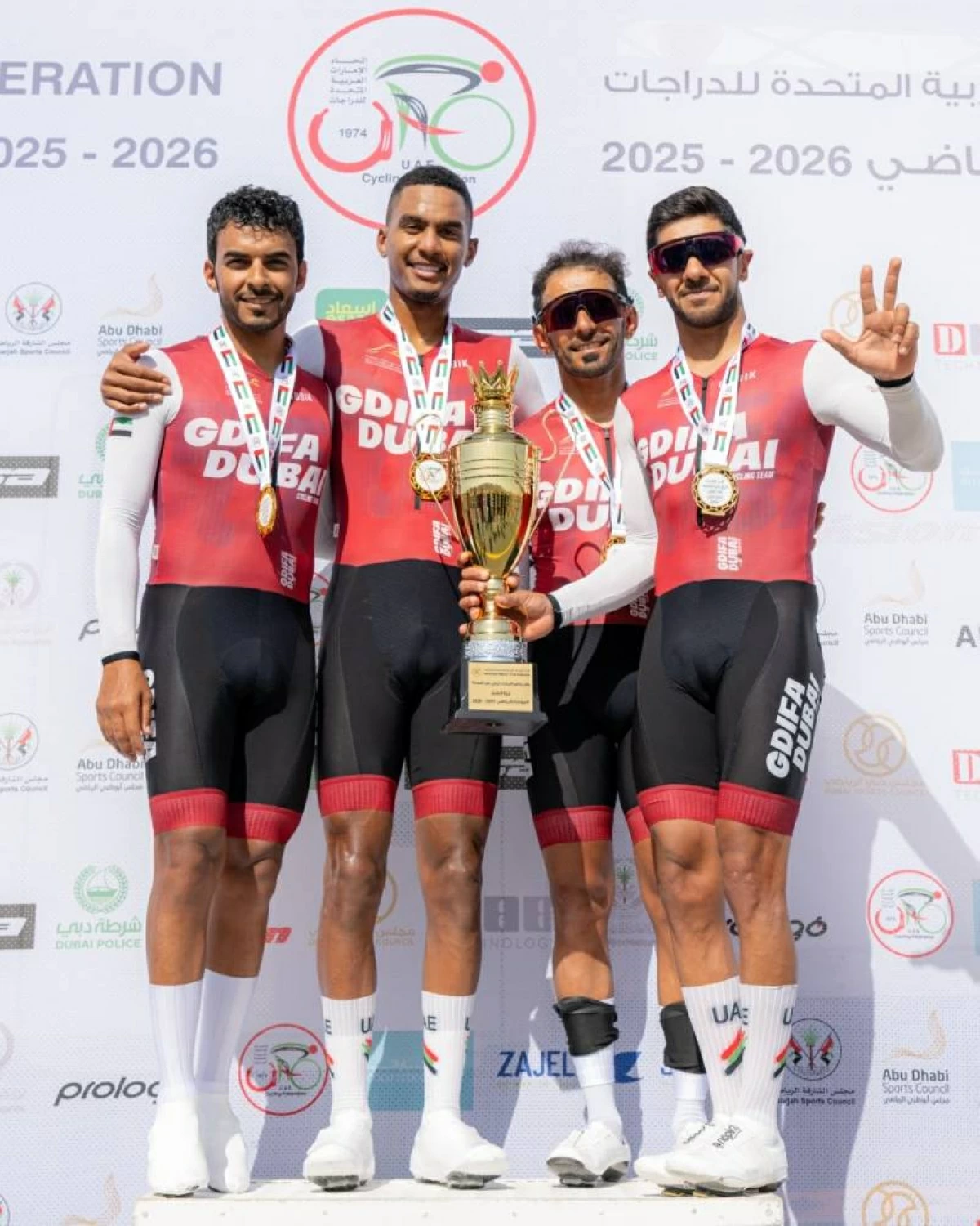 دراجو فريق الإقامة بعد تتويجهم