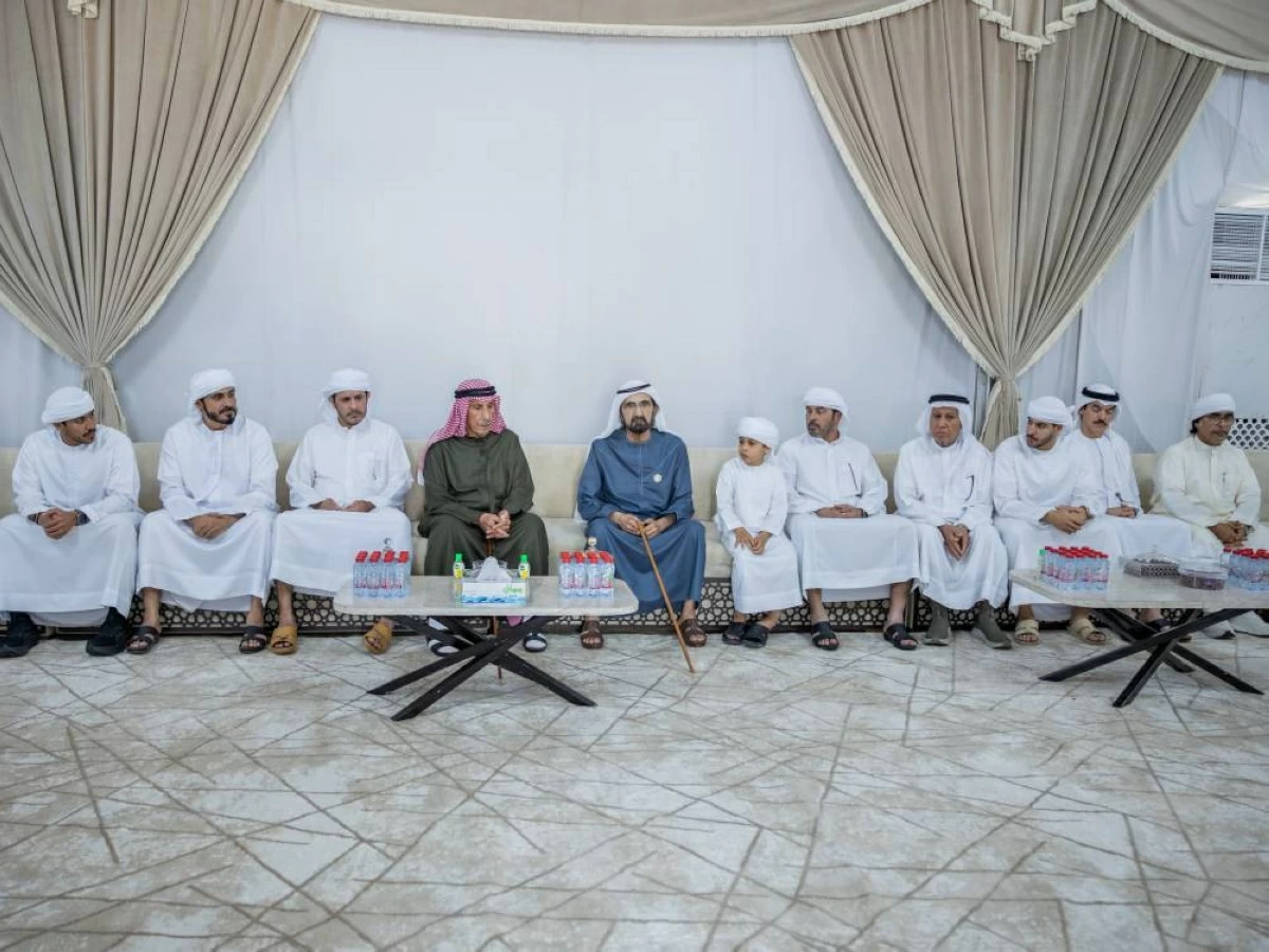 محمد بن راشد يقدم واجب العزاء في وفاة حسين الأحبابي