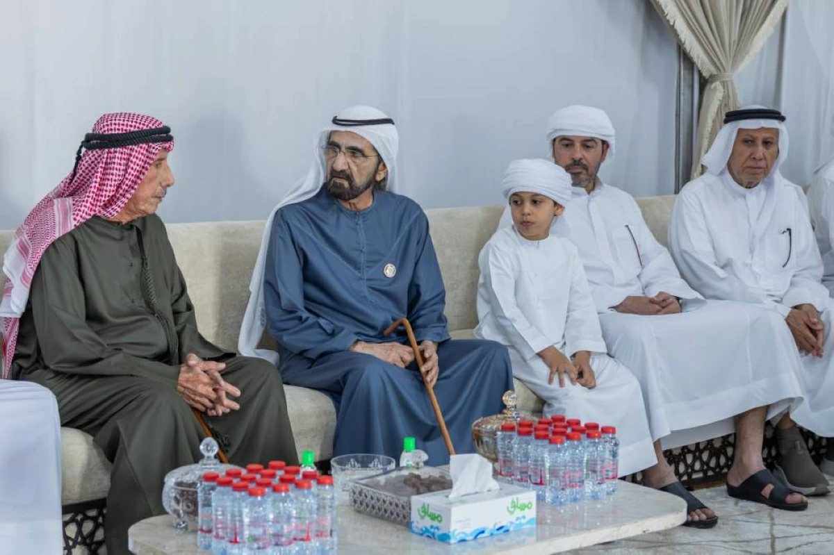 محمد بن راشد يقدم واجب العزاء في وفاة حسين الأحبابي