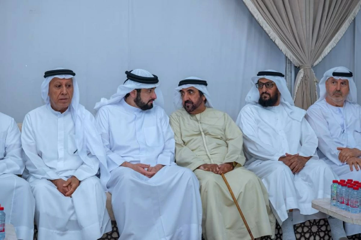 محمد بن راشد يقدم واجب العزاء في وفاة حسين الأحبابي