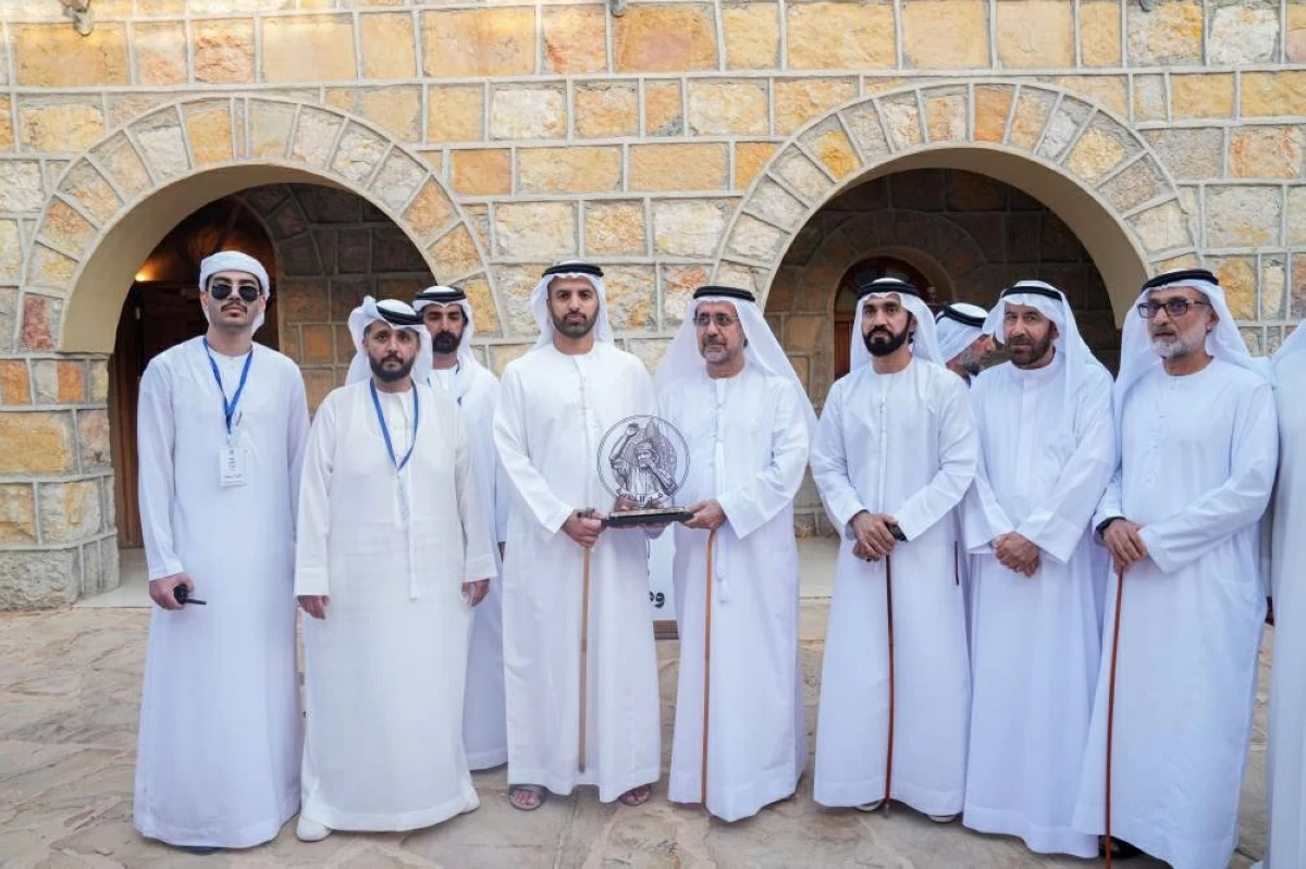 محمد بن سعود والمسؤولون خلال الافتتاح 