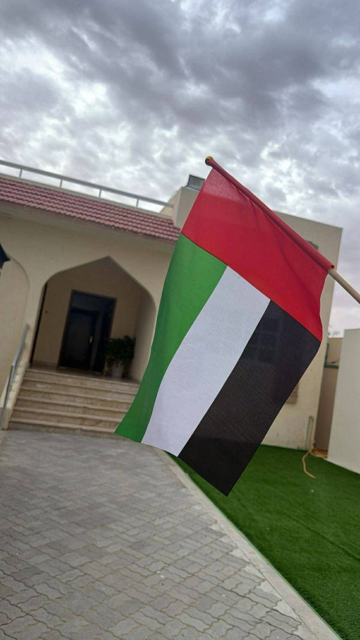 مواطنون: كلنا تحت راية واحدة تجسد التلاحم والعزة