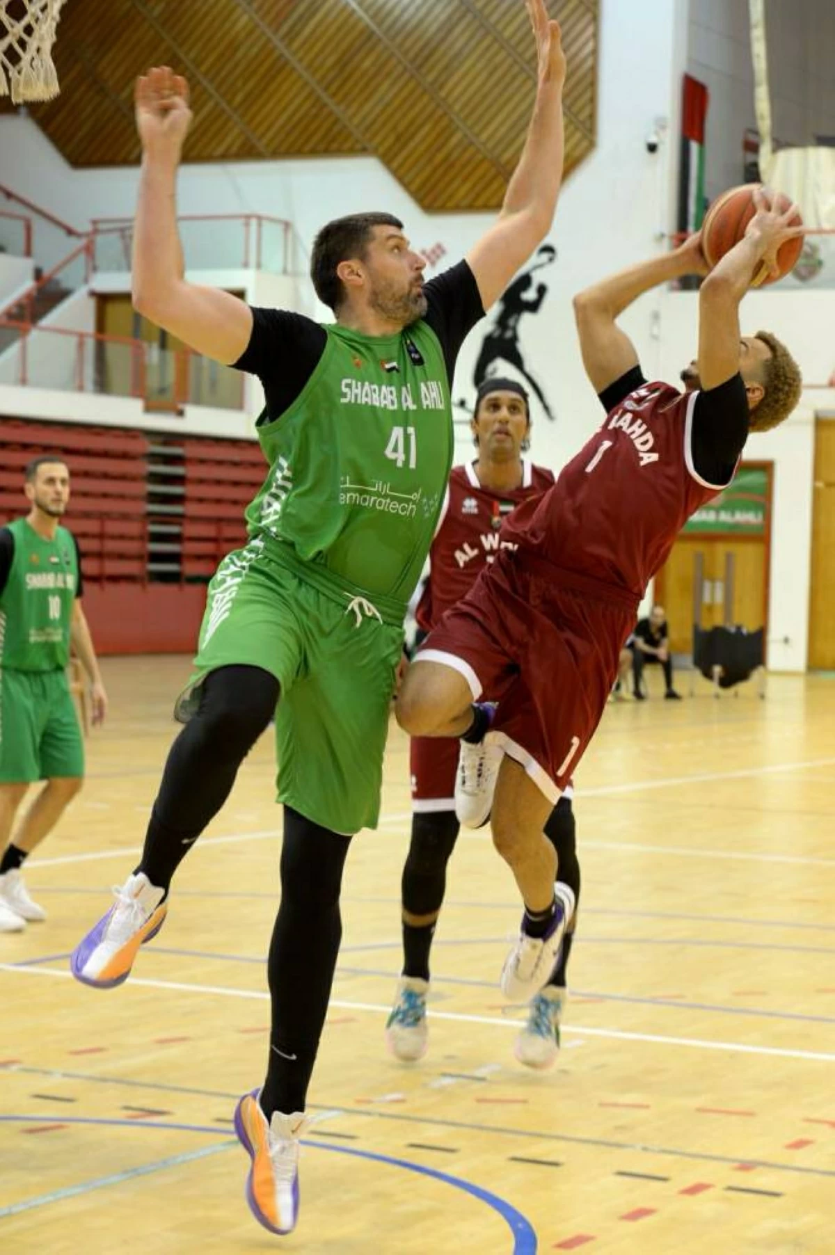 من مباراة شباب الأهلي والوحدة 