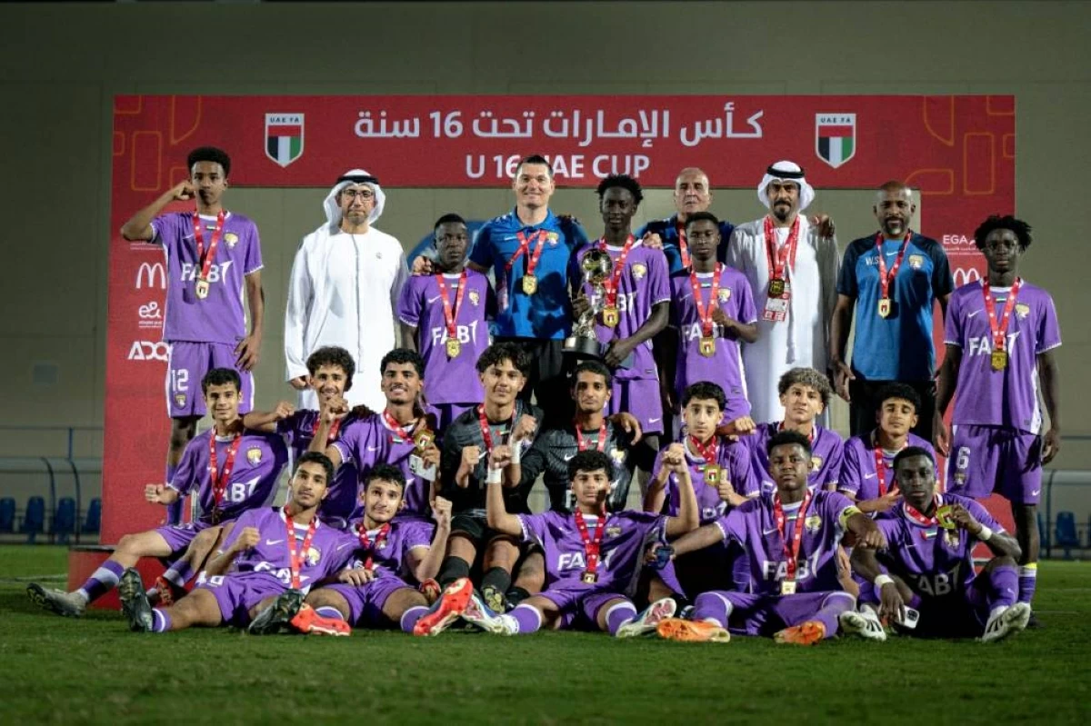 تتويج الفريق البطل