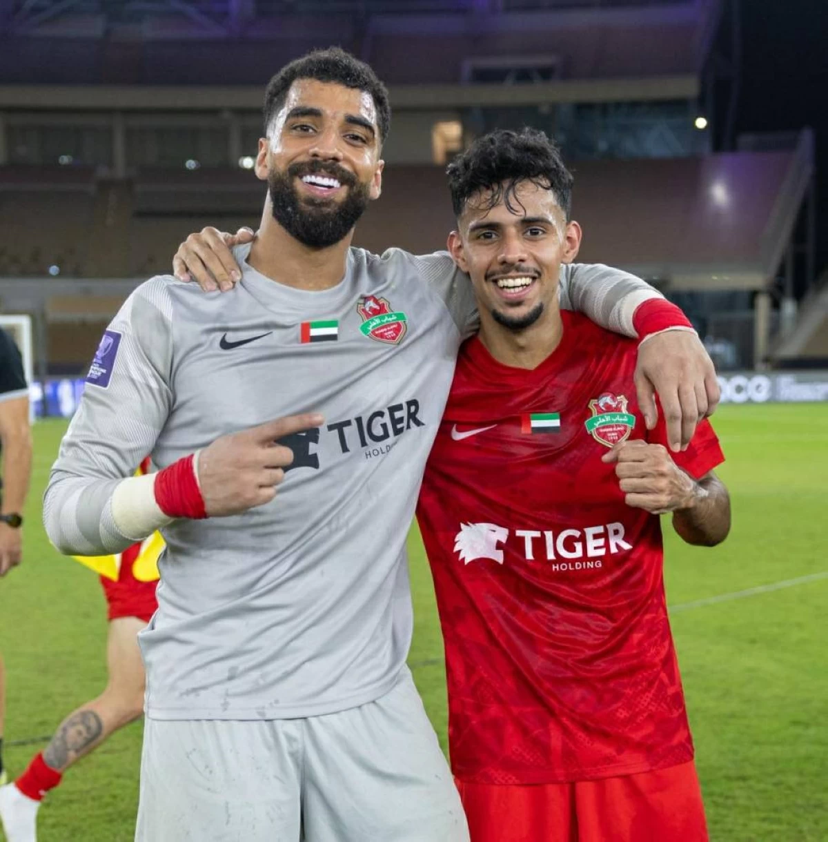 الحارس حمد المقبالي مع محمد جمعة