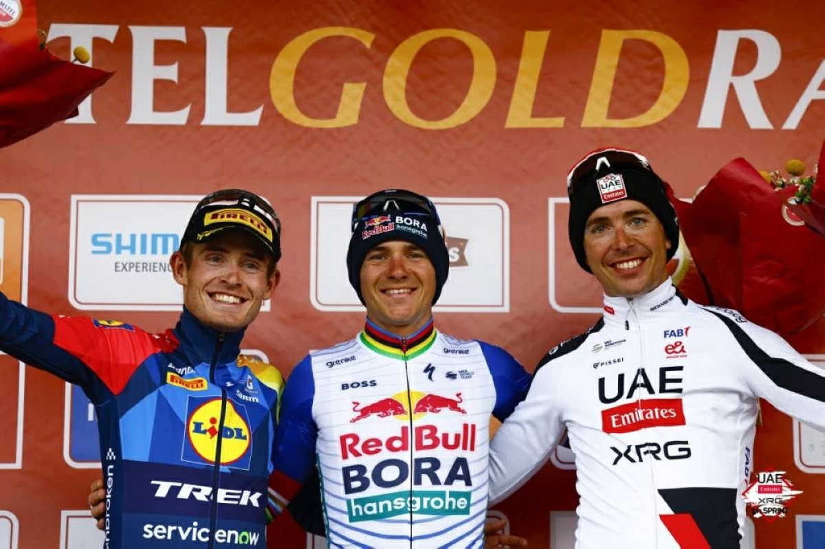 خلال تتويج الفائزين