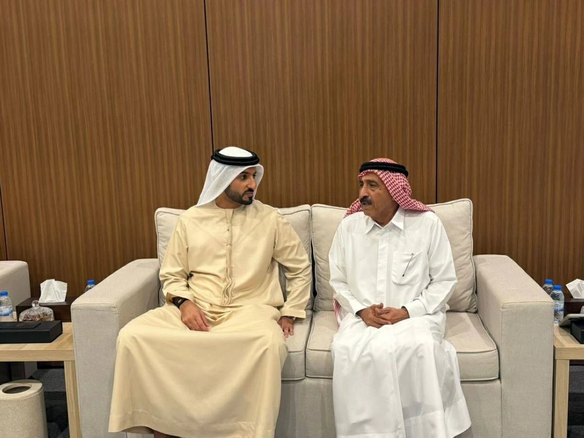 راشد بن حميد يعزي في وفاة شمسة الكتبي