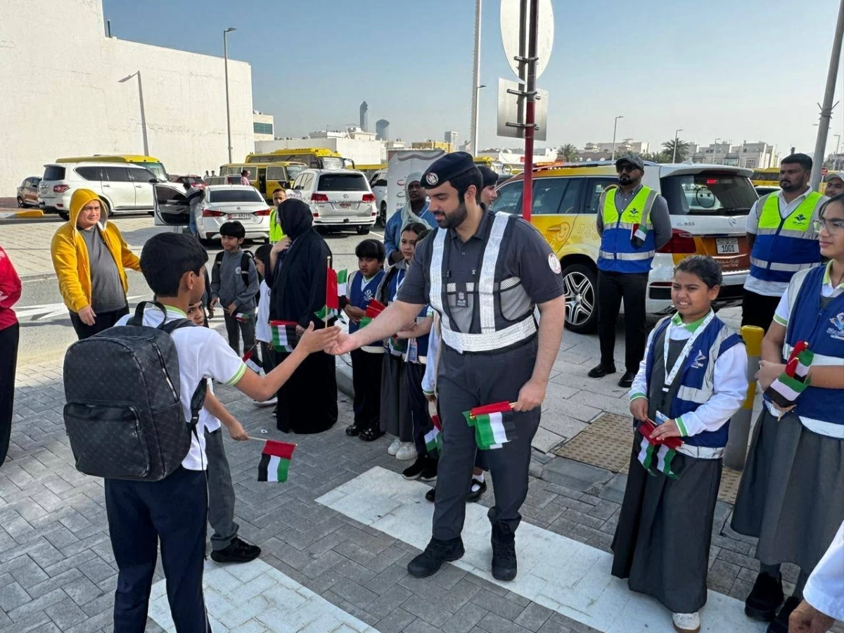 إدارات الشرطة تؤمن الحركة المرورية قرب المدارس في الدولة