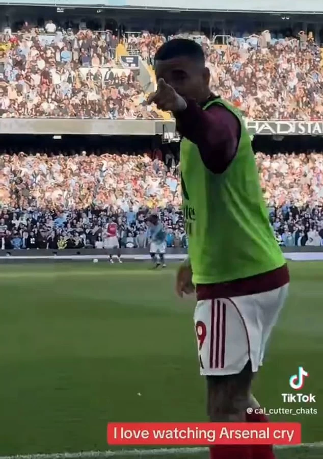 جيزوس يرد على المشجع 
