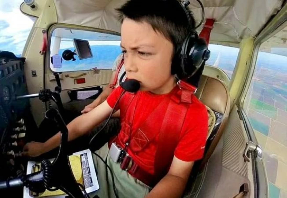 الطفل أثناء التحليق