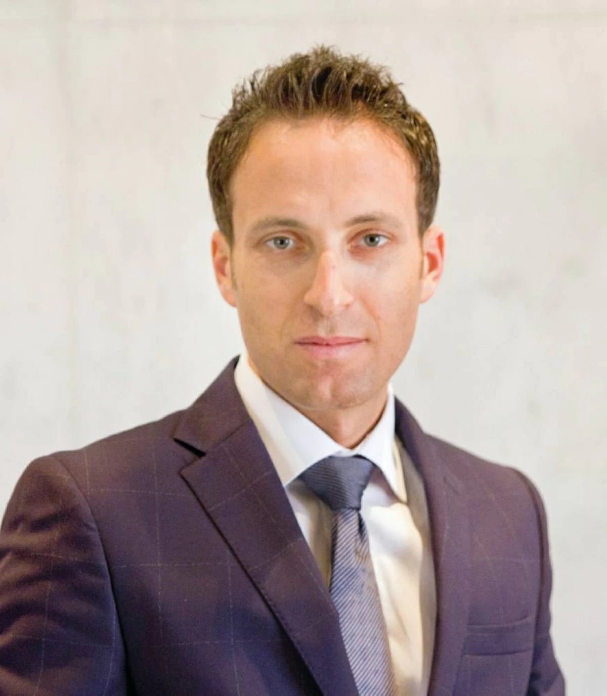 منصور بن زايد وحماية الشركات العائلية