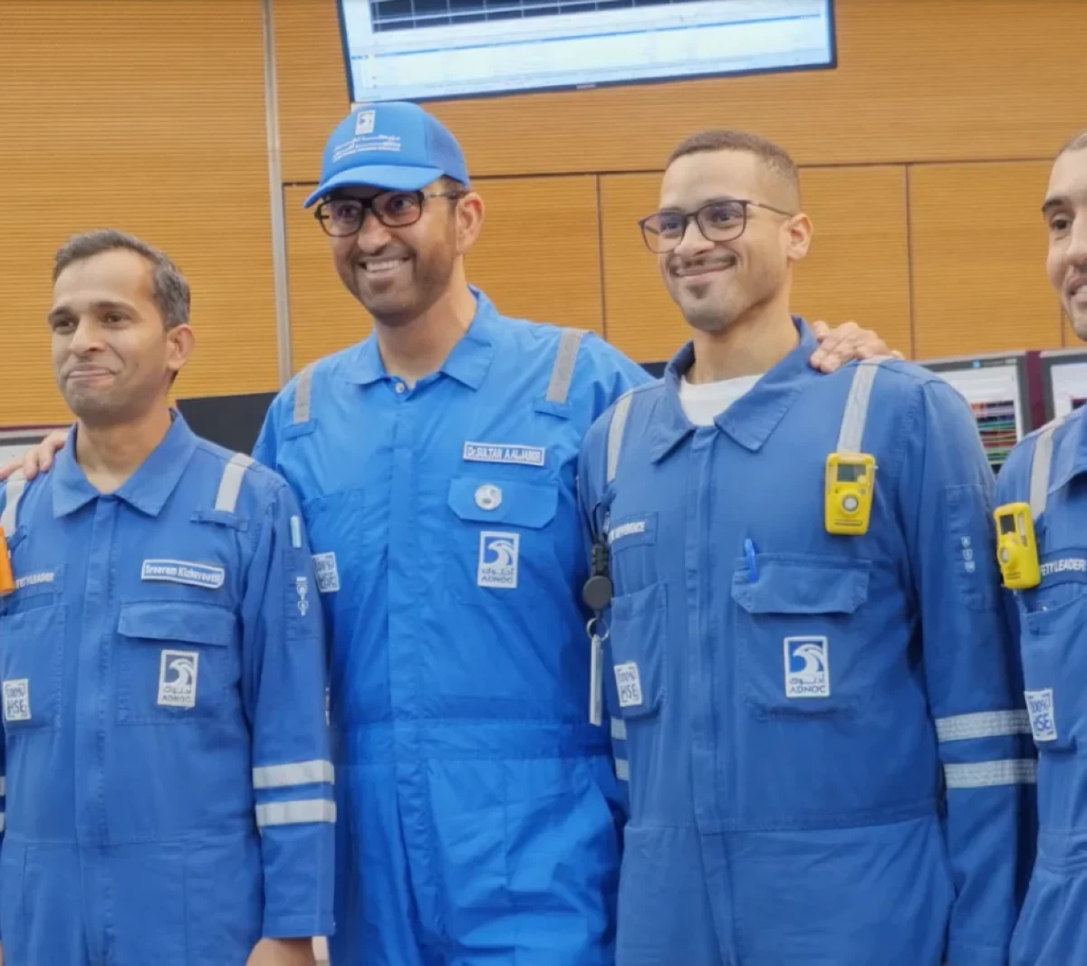 سلطان الجابر يطلع على كفاءة العمليات بمصنع شاه للغاز الحامض