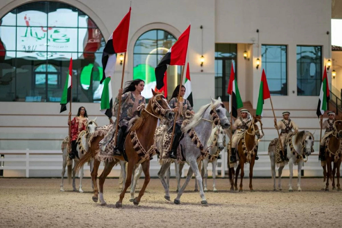 علم الإمارات يرفرف في عرض ساحة الخيل