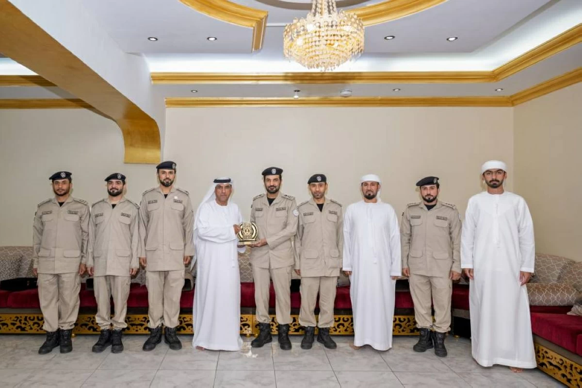 شرطة الشارقة تطلع على الحالة الأمنية في النحوة
