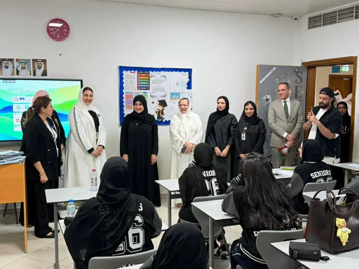 الدكتورة محدثة الهاشمي تقود جولة تفقدية بمدارس الشارقة