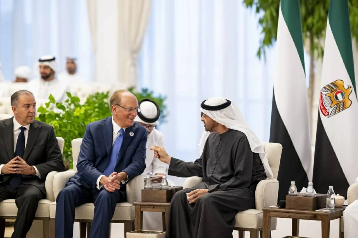 محمد بن زايد يبحث مع رئيس بلاك روك تطورات الأسواق العالمية