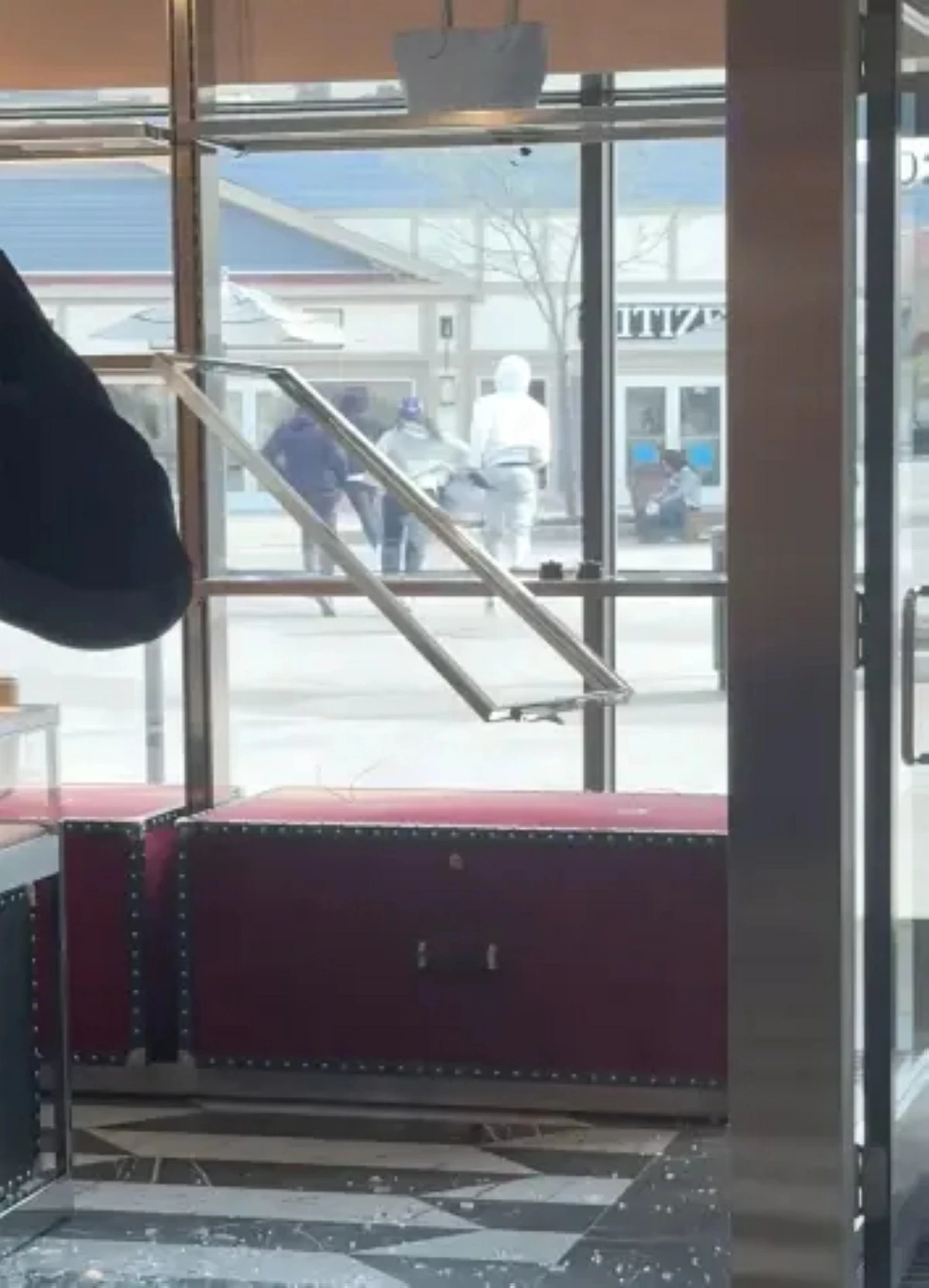 أثناء فرار الجناة