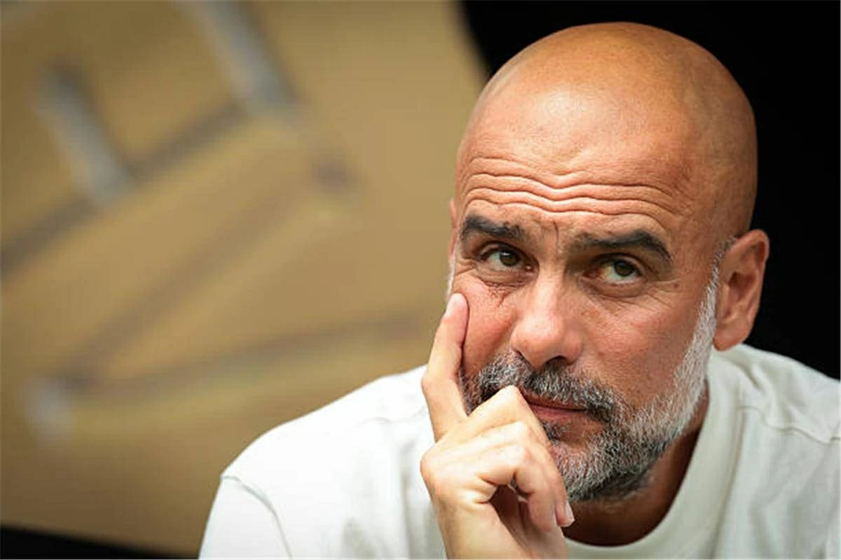 غوارديولا يهاجم روني ومورفي: انتقاداتكم «غبية»