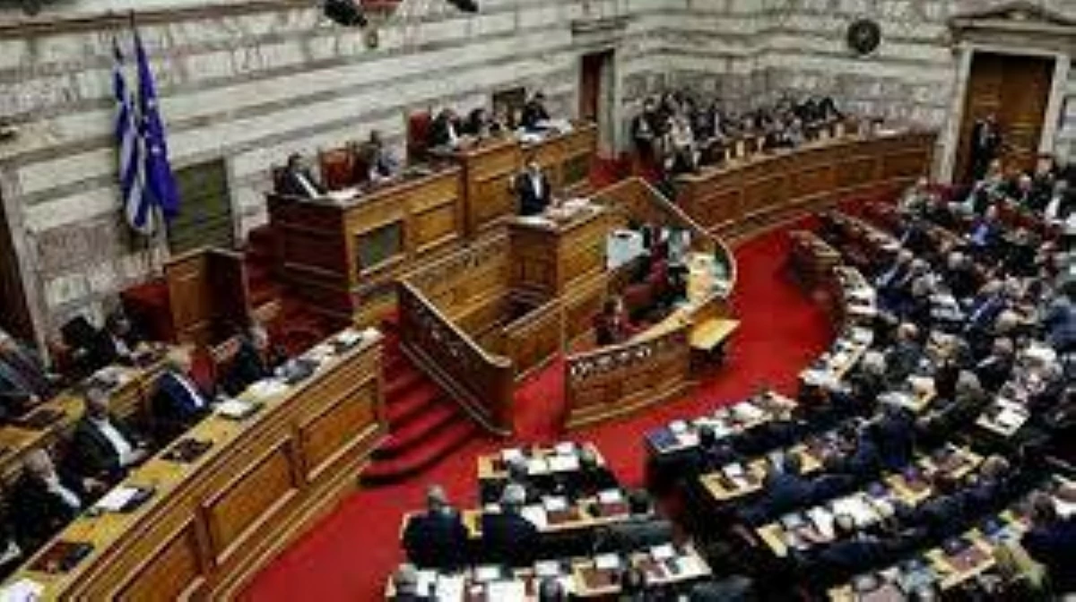 فضيحة فساد تجرد 13 برلمانياً يونانياً من الحصانة