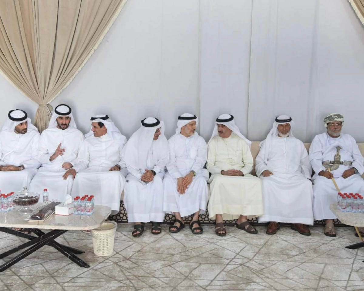 المعلا خلال تقديم واجب العزاء إلى أسرة الفقيد 