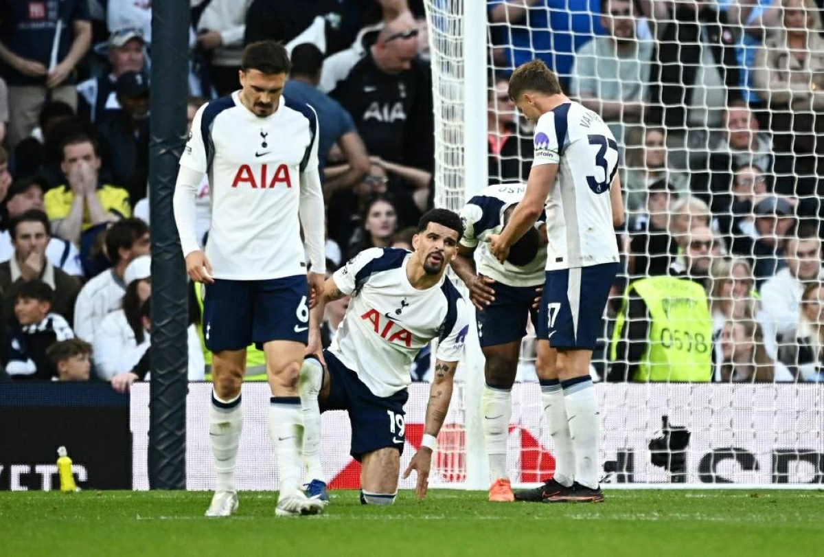 لاعبو توتنهام يكافحون الهبوط