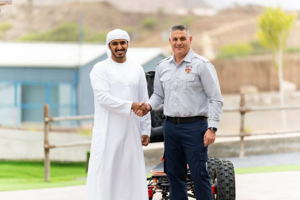 رودي سوبرا وأحمد البدواوي خلال الإعلان عن إطلاق الدفعة الأولى من المركبات