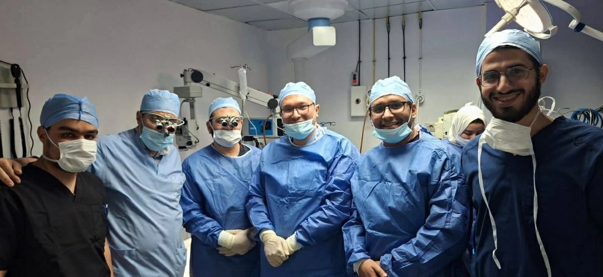 فريق مصري يستأصل 3 أورام من عين مريض