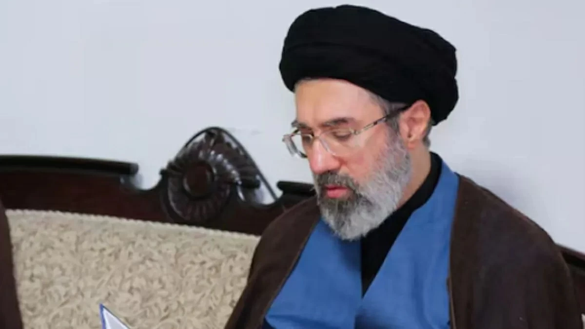 أربع جراحات وطرف اصطناعي.. تفاصيل إصابة مجتبى خامنئي الخطرة