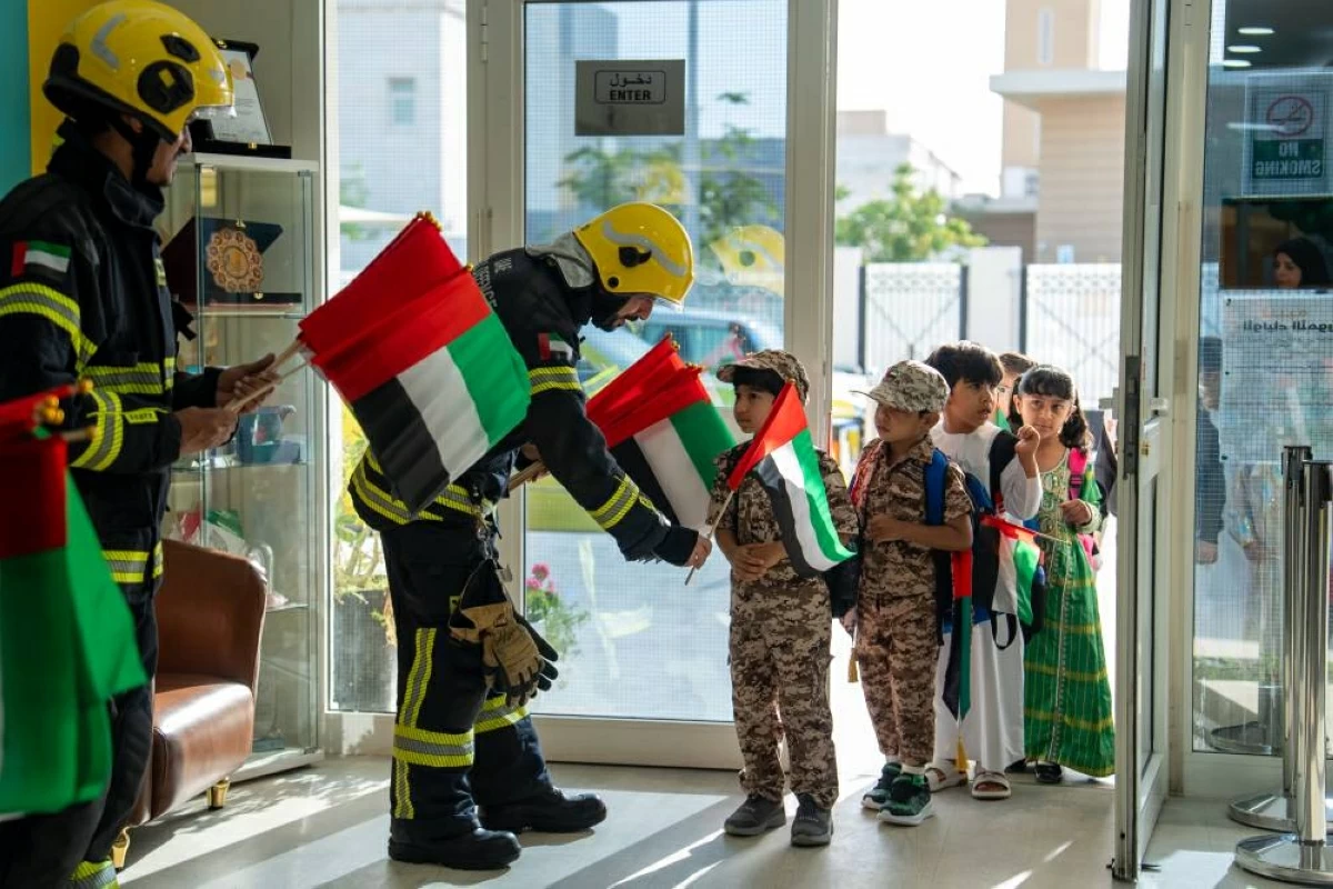 دورية السلامة بدفاع مدني أبوظبي تستقبل الطلبة بتعزيز ثقافة السلامة