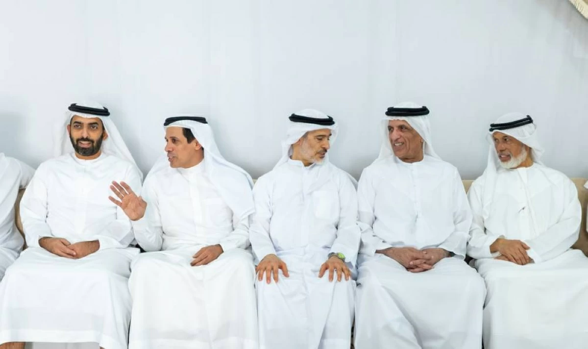 سعود بن صقر يعزي في وفاة سلطان الحبتور