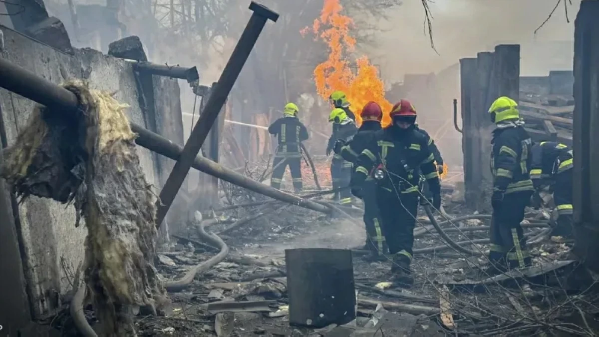 قتيلان و14 إصابة بضربات روسية على أوكرانيا