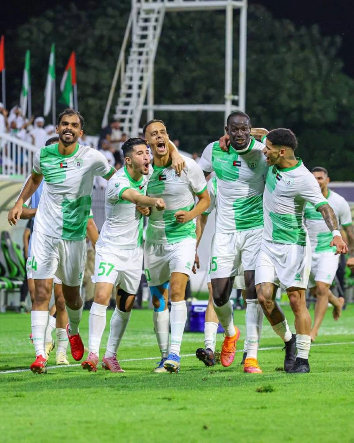 فرحة لاعبي دبا الحصن