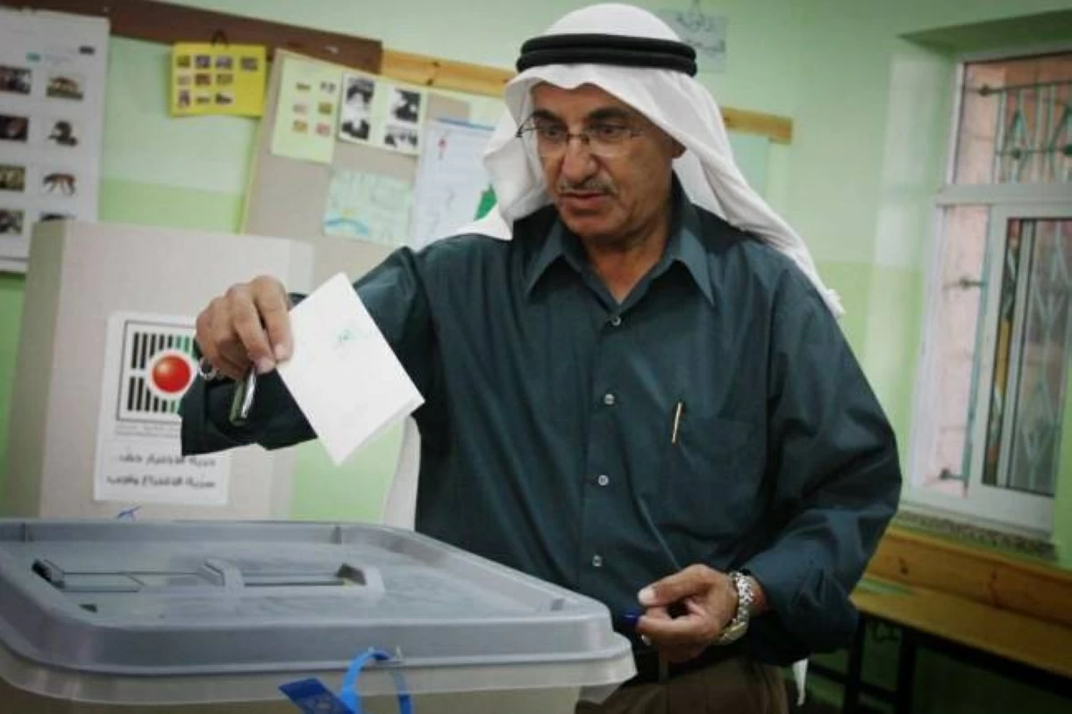 الفلسطينيون يُدلون بأصواتهم في أول انتخابات بلدية منذ حرب غزة