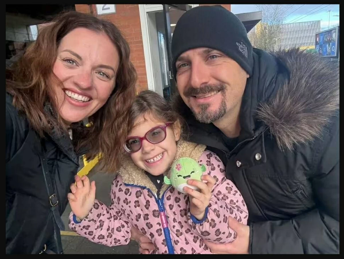 سافي مع والديها