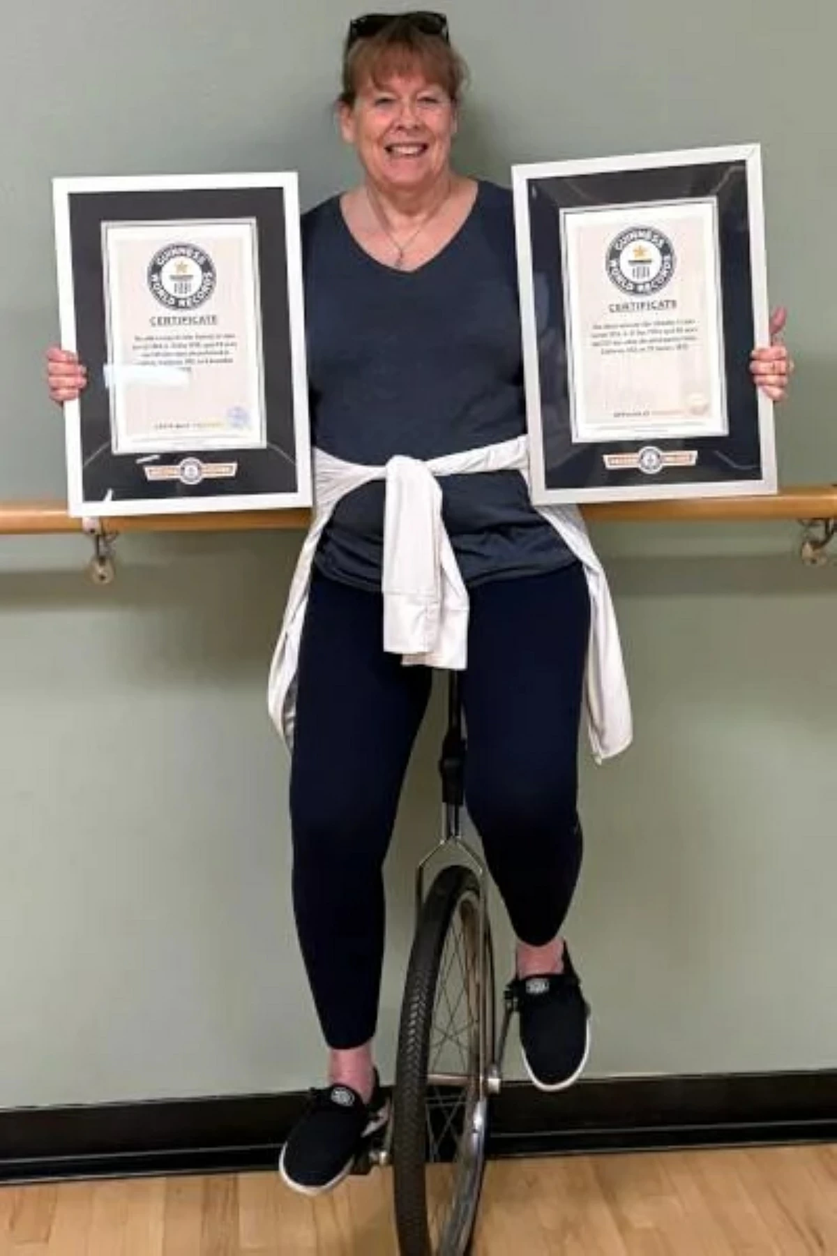 ليندا جاريت تحمل رقميها القياسيين