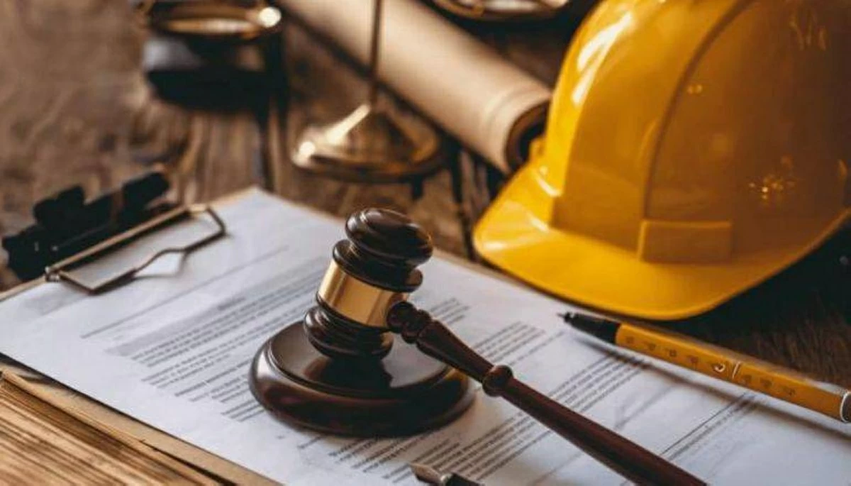 قانون العمل في مصر.. ضوابط جديدة لإنهاء الخدمة والفصل التعسفي والإجازات