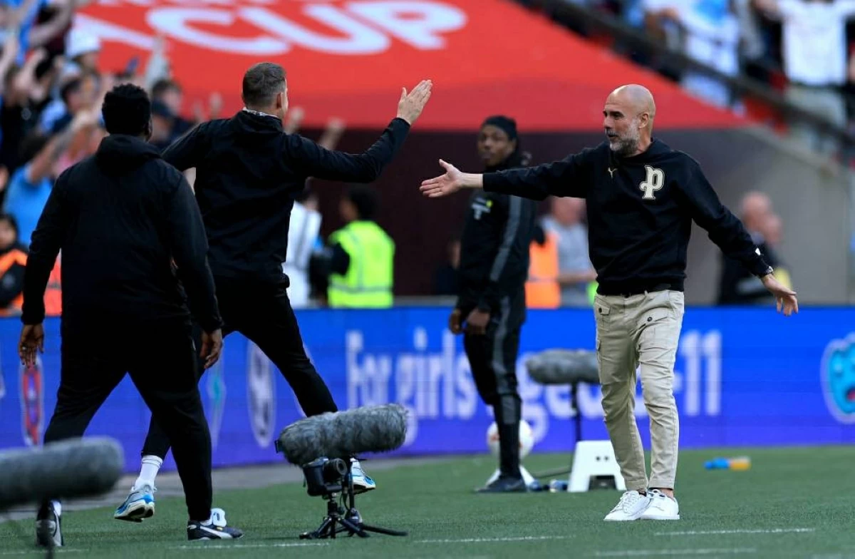 غوارديولا يحتفل بالتأهل لنهائي كأس الاتحاد