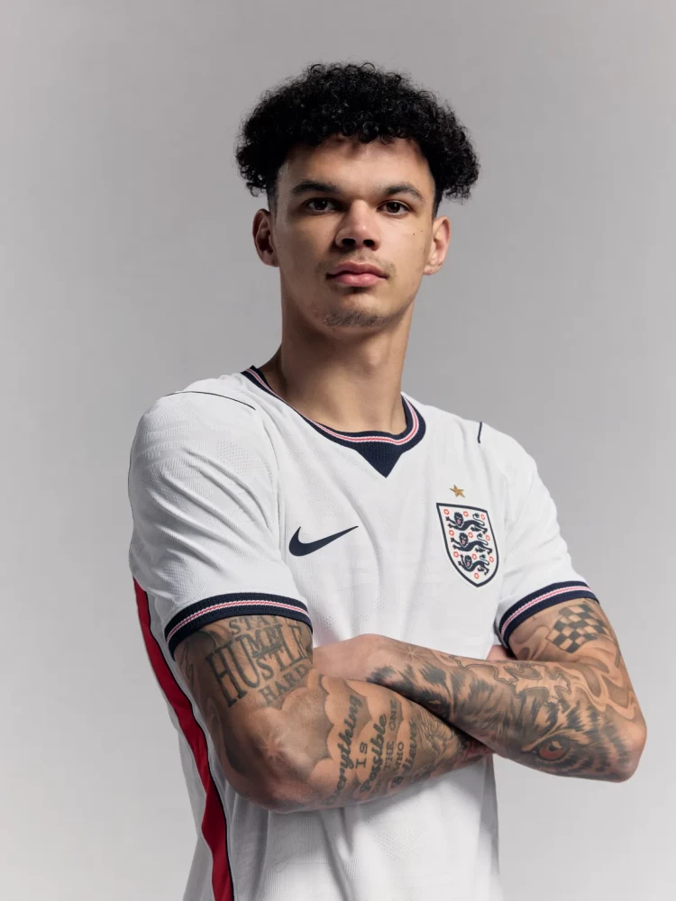 أورايلي نجم مانشستر سيتي بقميص المنتخب