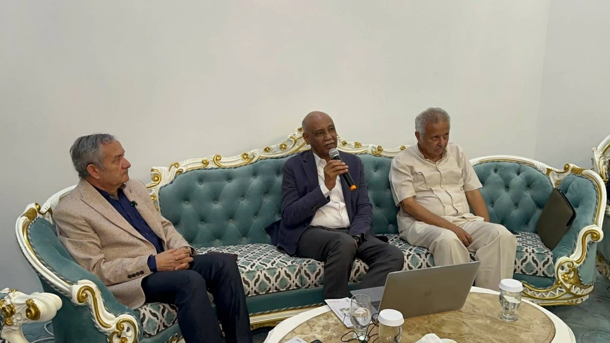 د.عمر عبد العزيز وتاج السر حسن وخليفة الشيمي