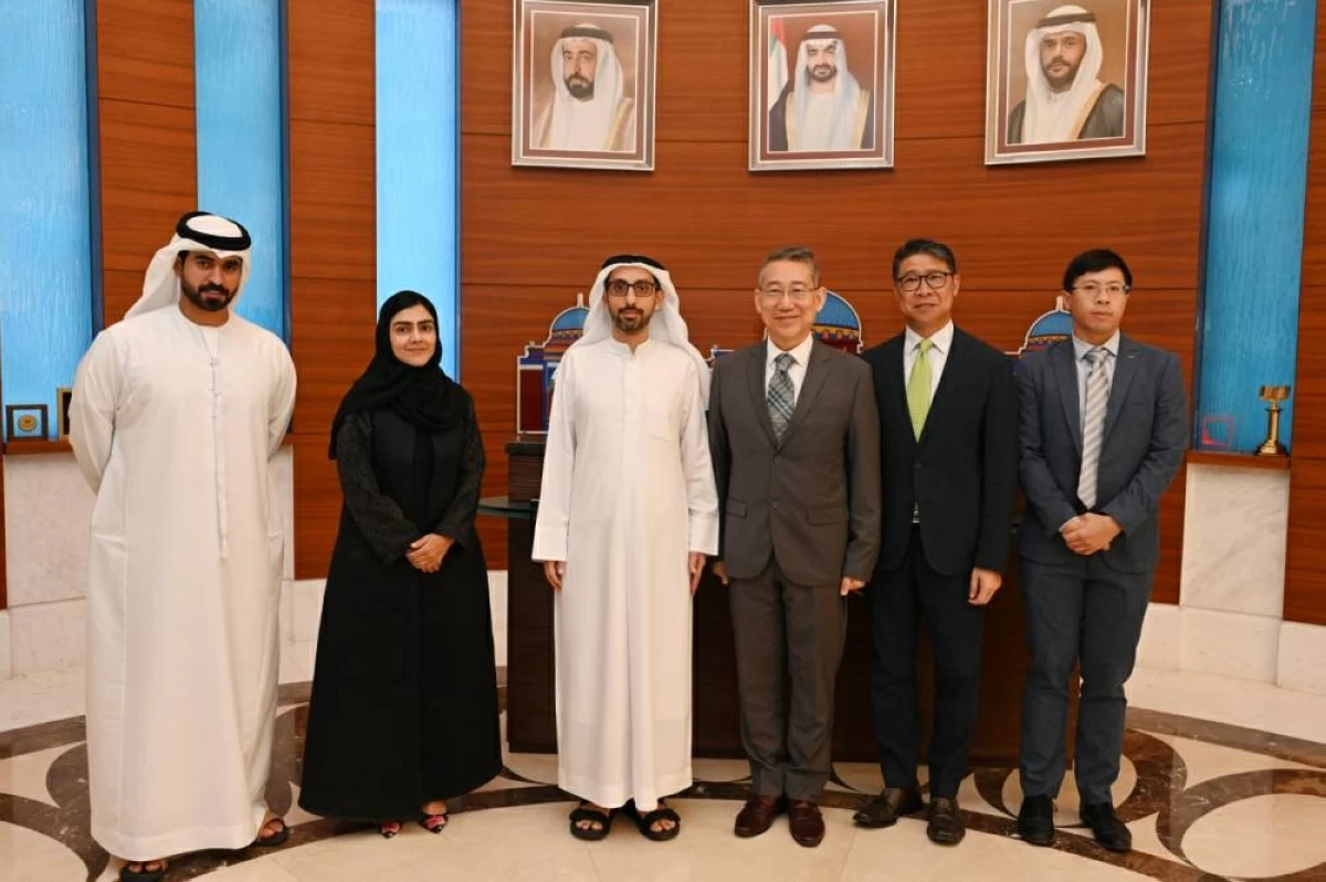 «غرفة الشارقة» تستعرض بناء شراكات استثمارية مع «هونغ كونغ»