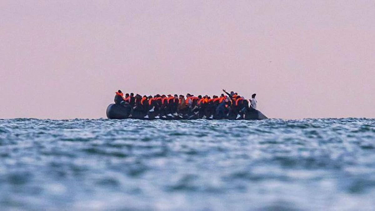 فرنسا تنقذ 119 مهاجراً حاولوا عبور «المانش»