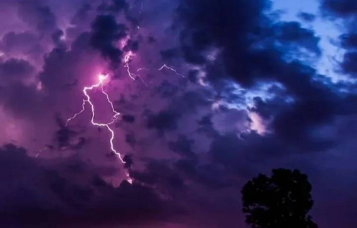 البرق يقتل 14 بنغلاديشياً وسط عواصف موسمية