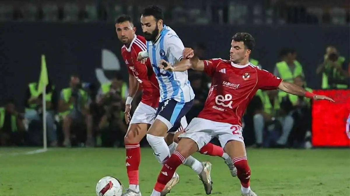 قبل ساعات من مباراة بيراميدز.. قرار برحيل نجم الأهلي عن الفريق