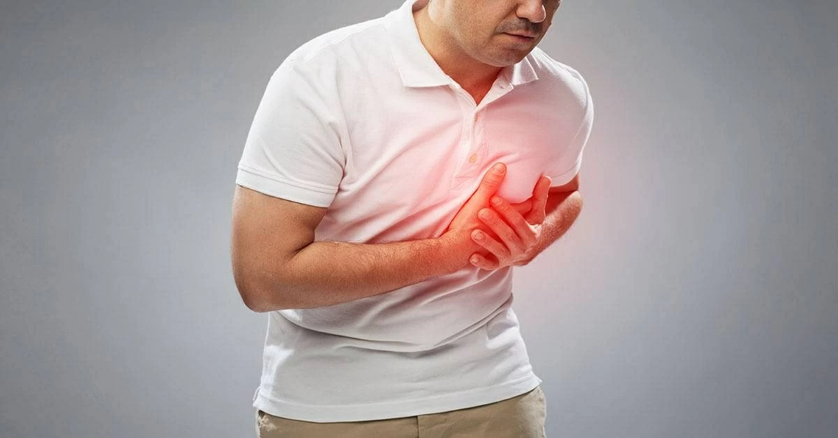 كيف تفرق بين ألم الصدر العادي والنوبة القلبية؟